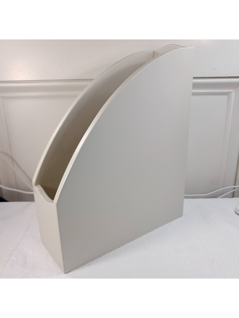 Rubbermaid Ikon wood Magazine file organizer cream white storage Office 2004